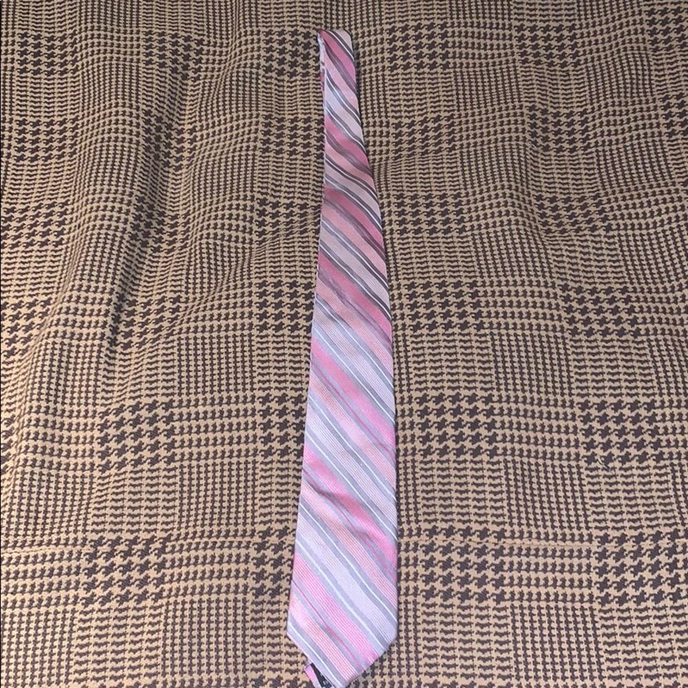 Pink and grey canterbury tie